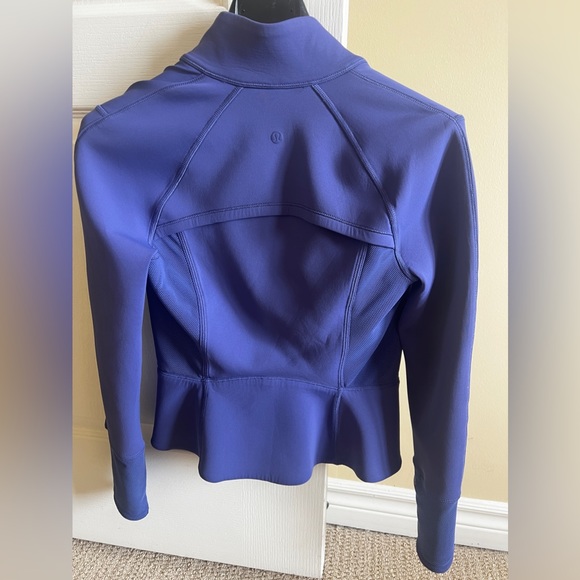 Extremely Rare LuLulemon Define Jacket - purple size 4 very sliming - Picture 1 of 11
